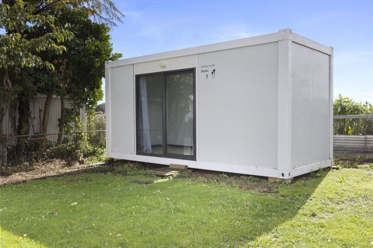 Photo of property in 6 Calgher Avenue, Waitara, 4320