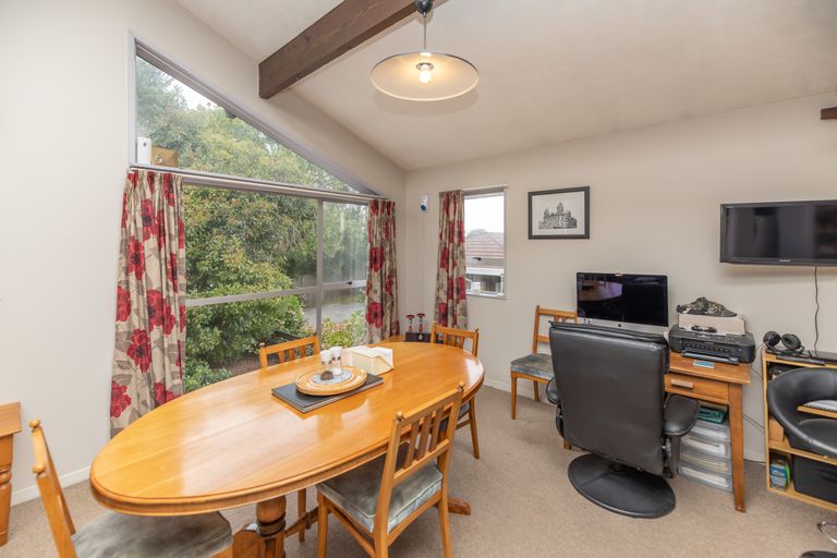 Photo of property in 10a Tracy Place, Redwood, Christchurch, 8051