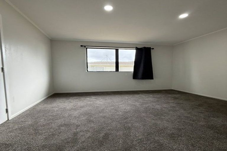 Photo of property in 1/4 Eulogy Place, Randwick Park, Auckland, 2105