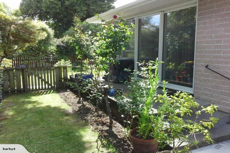 Photo of property in 2/38 Dee Street, St Albans, Christchurch, 8014