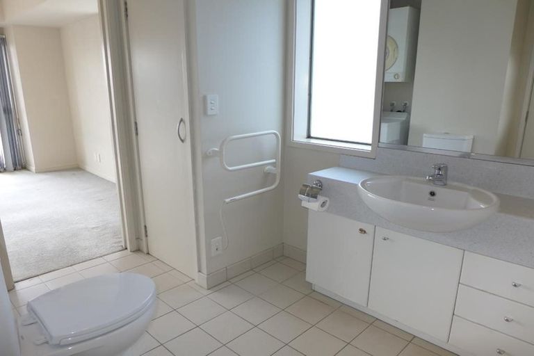 Photo of property in Tower Hill Apartments, 14a/1 Emily Place, Auckland Central, Auckland, 1010