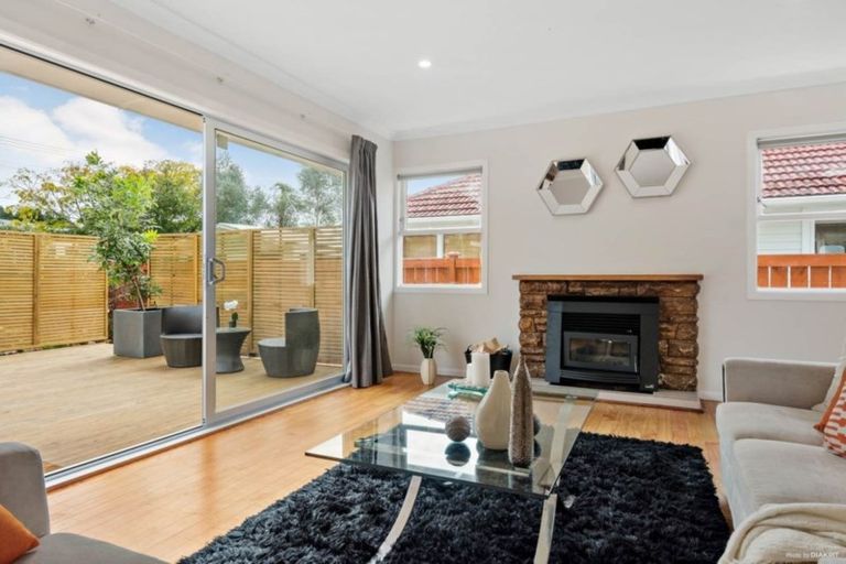 Photo of property in 14 Ocean View Road, Northcote, Auckland, 0627