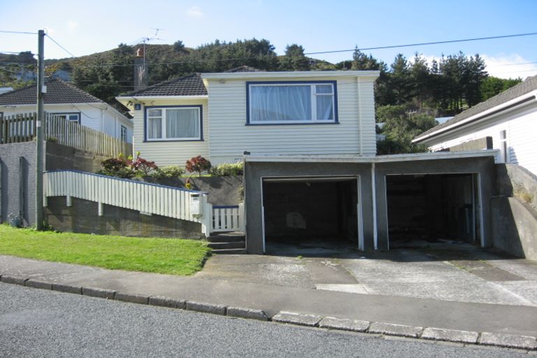 Photo of property in 120 Parkvale Road, Karori, Wellington, 6012