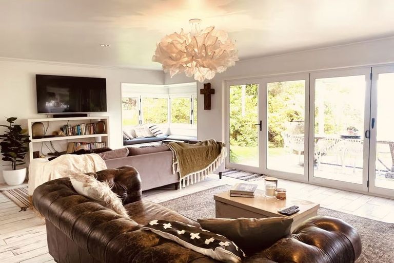 Photo of property in 837a Whangaparaoa Road, Manly, Whangaparaoa, 0930