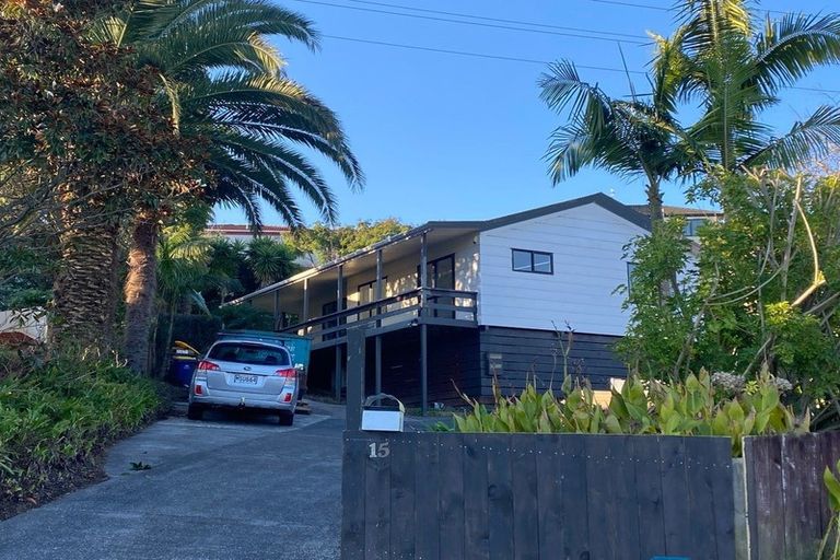 Photo of property in 15 Atlantis Place, Totara Vale, Auckland, 0629