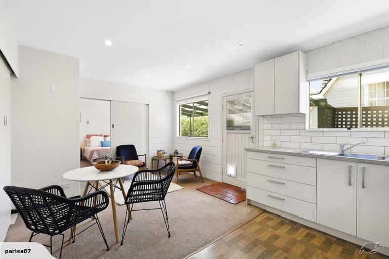 Photo of property in 18 Southern Cross Crescent, Island Bay, Wellington, 6023