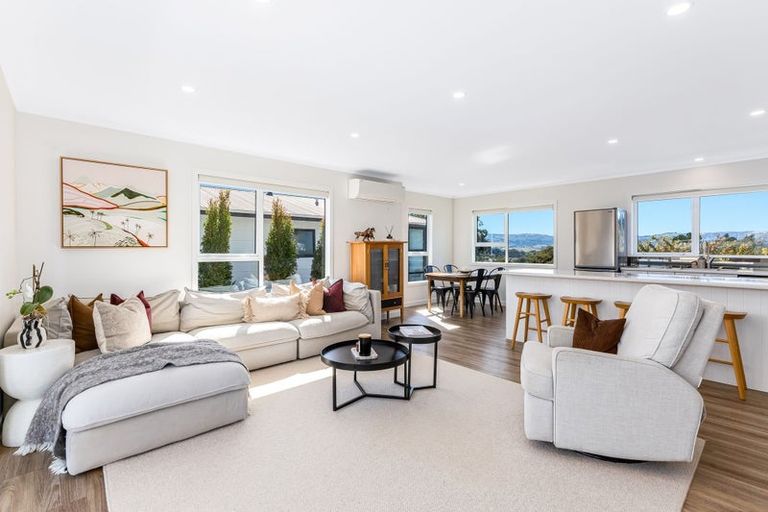 Photo of property in 11 Parkinson Close, Whitby, Porirua, 5024