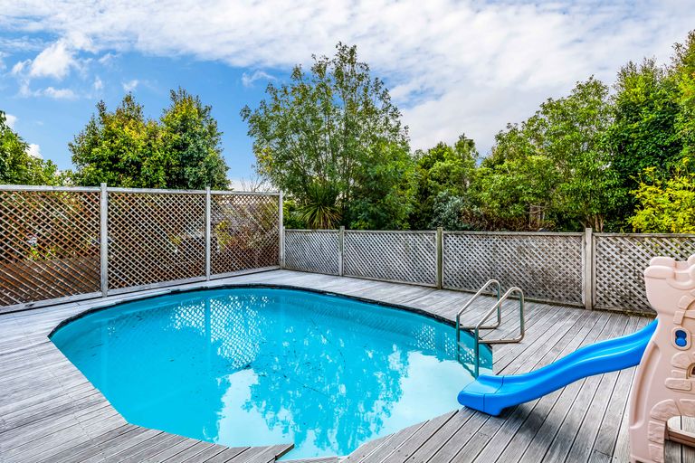 Photo of property in 7 Pokapu Street, Titirangi, Auckland, 0600