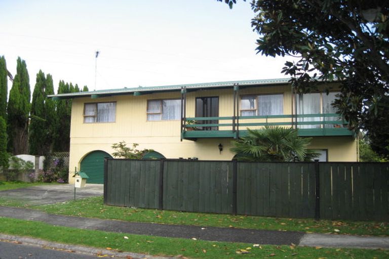 Photo of property in 42 Challen Close, Conifer Grove, Takanini, 2112