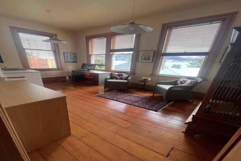 Photo of property in 2/1 Hay Street, Oriental Bay, Wellington, 6011