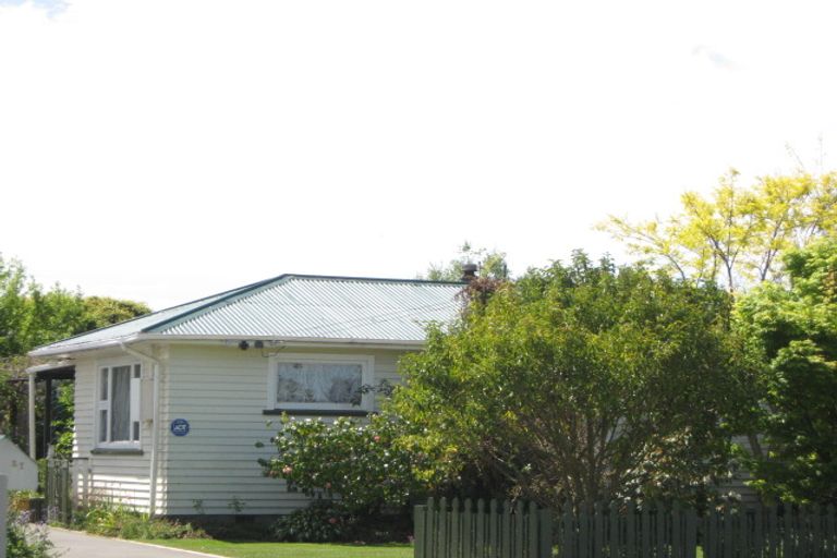 Photo of property in 27 Daniels Road, Redwood, Christchurch, 8051