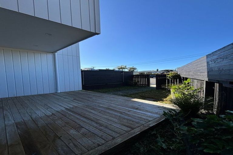 Photo of property in 13b Edgerton Road, Te Atatu Peninsula, Auckland, 0610