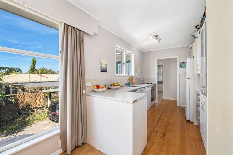 Photo of property in 3 La Trobe Street, Pakuranga Heights, Auckland, 2010