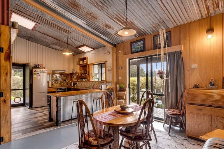 Photo of property in 102 Boons Valley Road, Waikawa, Picton, 7220