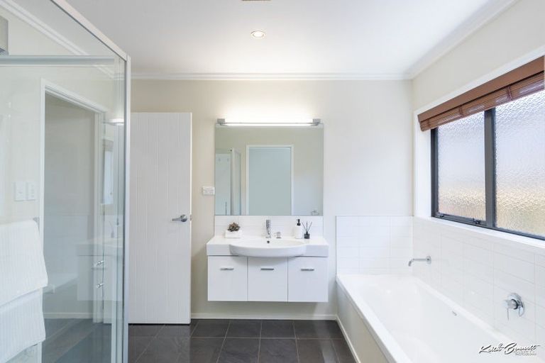 Photo of property in 43 Percy Kinsman Crescent, Riverstone Terraces, Upper Hutt, 5018