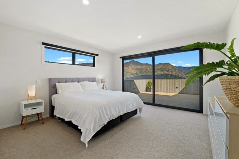 Photo of property in 35 Minaret Ridge, Wanaka, 9305