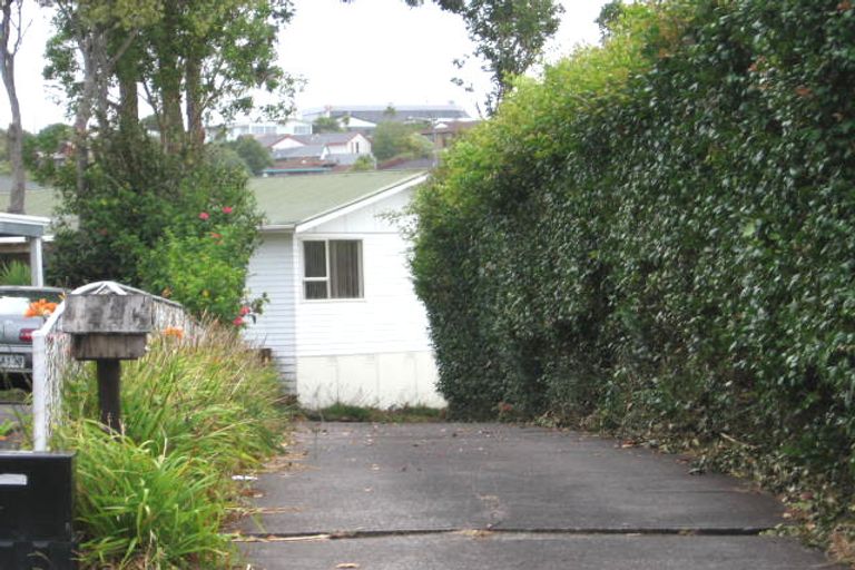 Photo of property in 24 Kirby Street, Glendene, Auckland, 0602