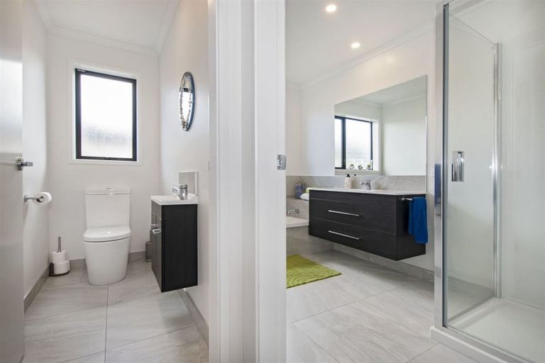 Photo of property in 30 Kitemaunga Avenue, One Tree Point, 0118