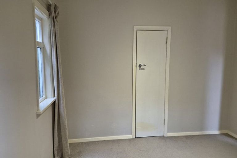 Photo of property in 22 Hampton Hill Road, Tawa, Wellington, 5028