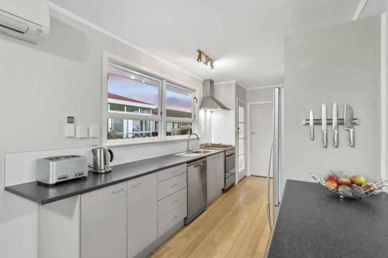 Photo of property in 18 Braid Road, St Andrews, Hamilton, 3200