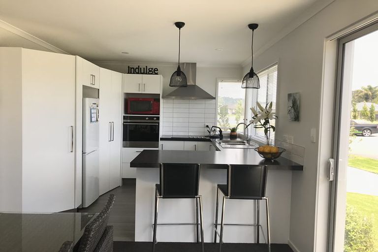 Photo of property in 28 Leet Crescent, Papamoa Beach, Papamoa, 3118