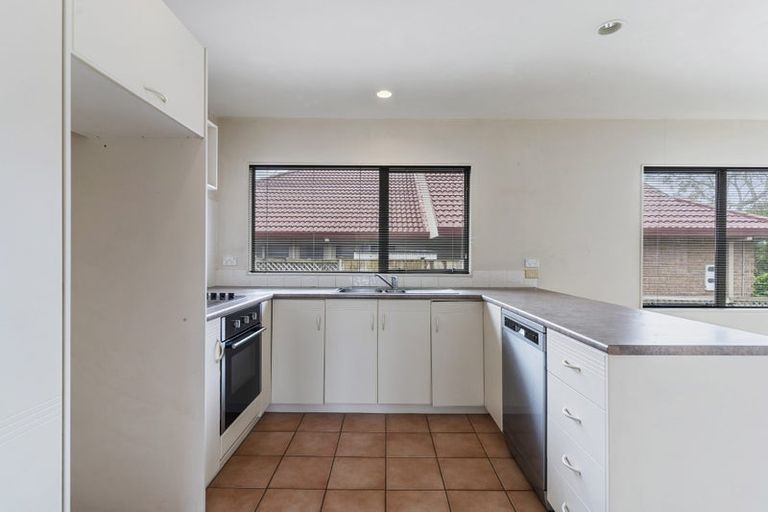 Photo of property in 1/40 Esther Place, Red Beach, 0932
