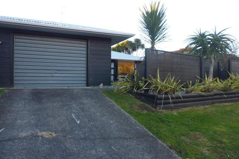 Photo of property in 6 Ross Grove, Paraparaumu, 5032