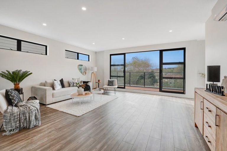 Photo of property in 12 Pleasant Way, Matakatia, Whangaparaoa, 0930