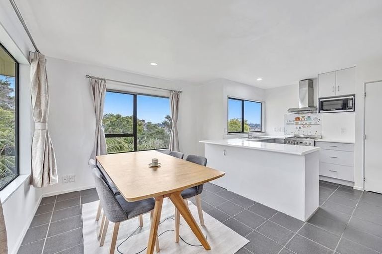 Photo of property in 364a Glenfield Road, Glenfield, Auckland, 0629