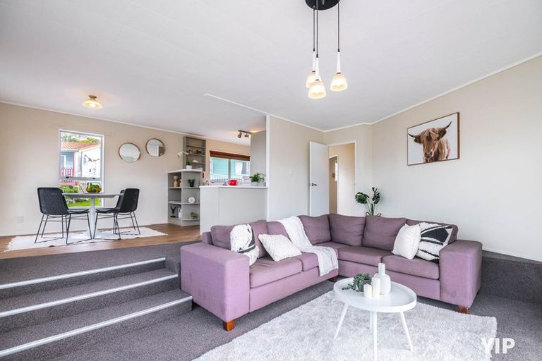 Photo of property in 21 Sunhaven Drive, Newlands, Wellington, 6037