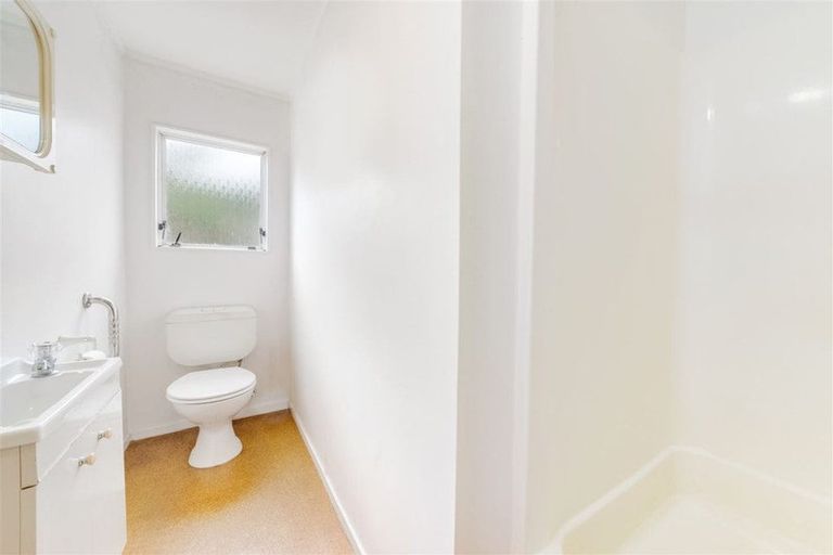 Photo of property in 2/50 Blanes Road, Weymouth, Auckland, 2103