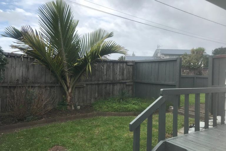 Photo of property in 1/28 Rewarewa Road, Te Atatu Peninsula, Auckland, 0610