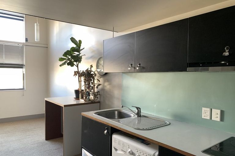 Photo of property in Urbane Apartments, 37/29 Webb Street, Mount Cook, Wellington, 6011