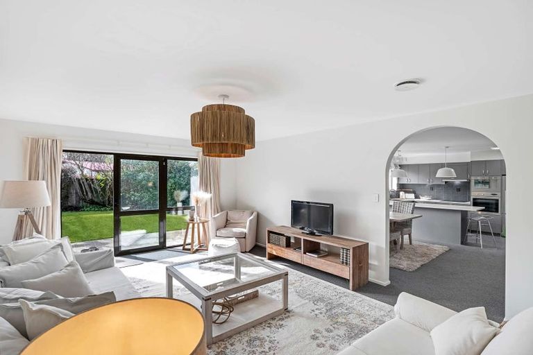 Photo of property in 8 Dulcie Place, Harewood, Christchurch, 8051