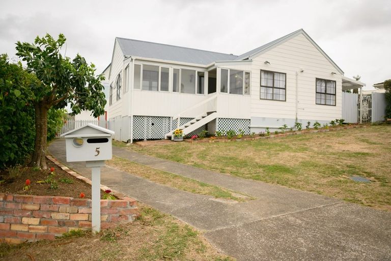 Photo of property in 5 Montego Place, Weymouth, Auckland, 2103
