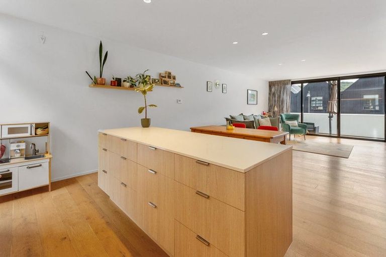 Photo of property in 5 Jean Caldwell Way, Island Bay, Wellington, 6023