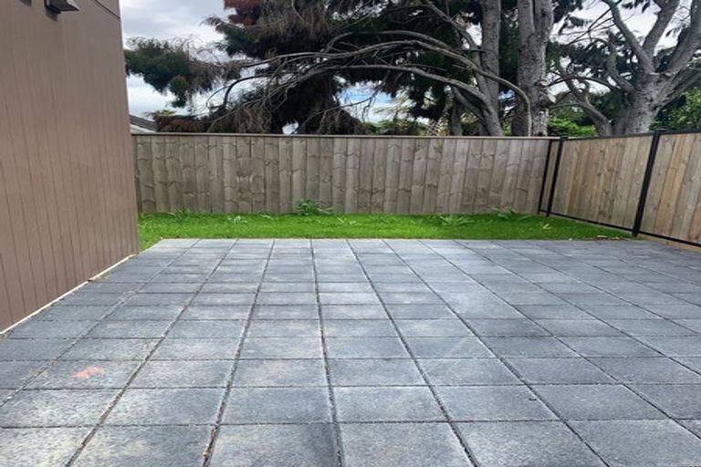 Photo of property in 22 Eileen Newey Place, Henderson, Auckland, 0612