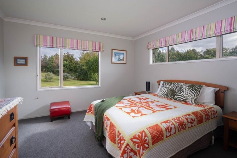 Photo of property in 63 Loch Views Road, Acacia Bay, Taupo, 3385