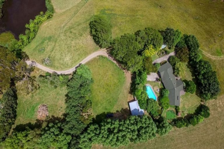 Photo of property in 201 Egmont Road, Hillsborough, New Plymouth, 4372