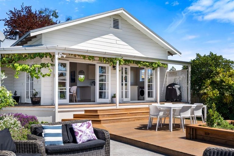 Photo of property in 3 Moeller Street, Taradale, Napier, 4112