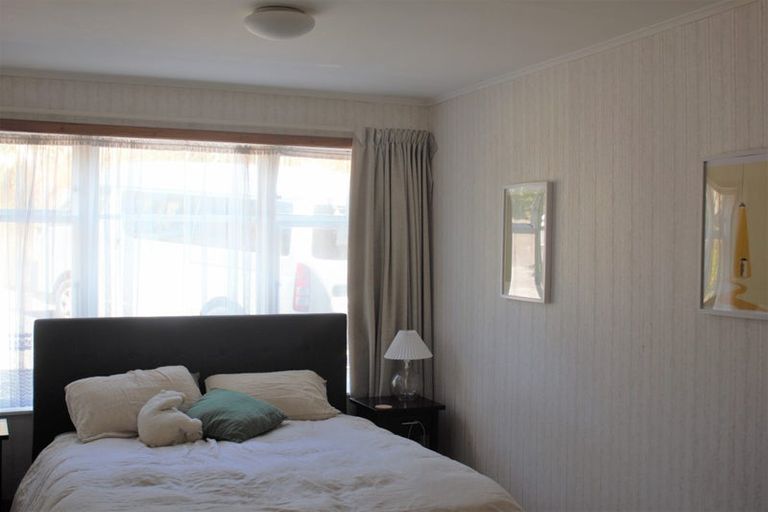 Photo of property in 34 Hungerford Road, Lyall Bay, Wellington, 6022