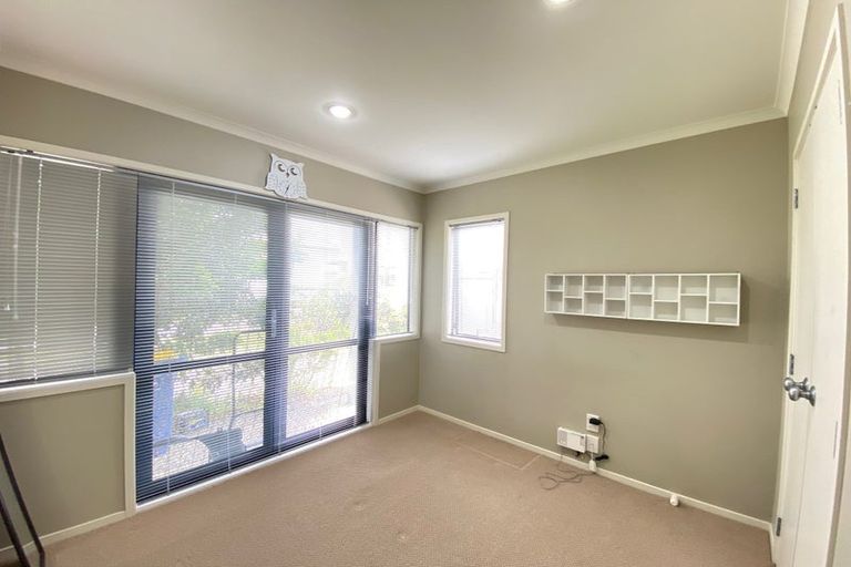 Photo of property in 14 Vicente Place, Oteha, Auckland, 0632