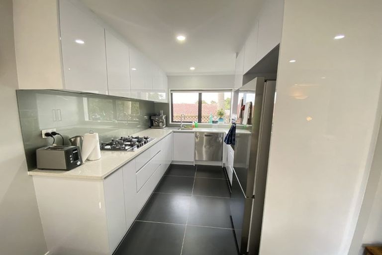 Photo of property in 6 Tilia Place, Totara Heights, Auckland, 2105