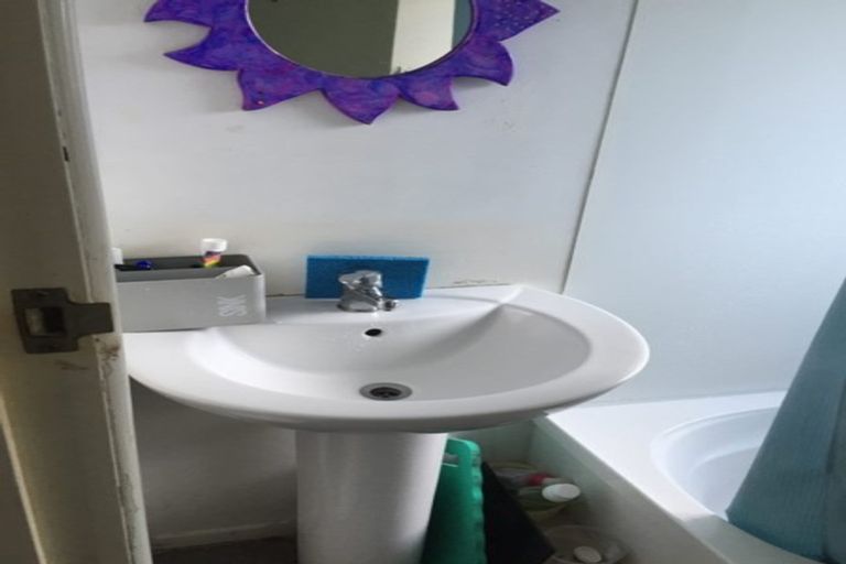 Photo of property in 1/68 Titirangi Road, New Lynn, Auckland, 0600