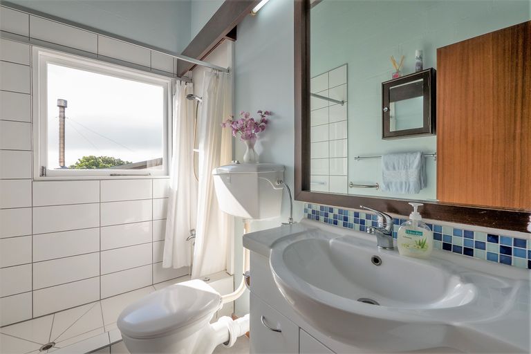 Photo of property in 76 Cannon Hill Crescent, Mount Pleasant, Christchurch, 8081