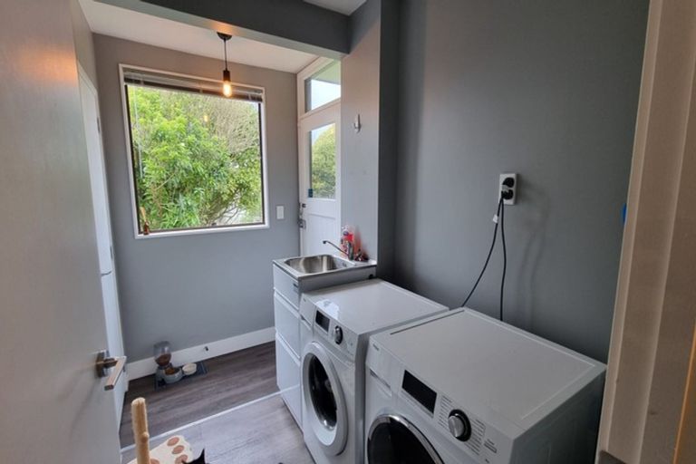 Photo of property in 4 Crown Hill, Titahi Bay, Porirua, 5022