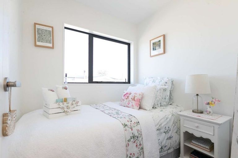 Photo of property in 90c Seymour Road, Sunnyvale, Auckland, 0612