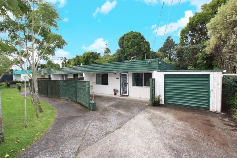 Photo of property in 1/17 Cresta Avenue, Beach Haven, Auckland, 0626