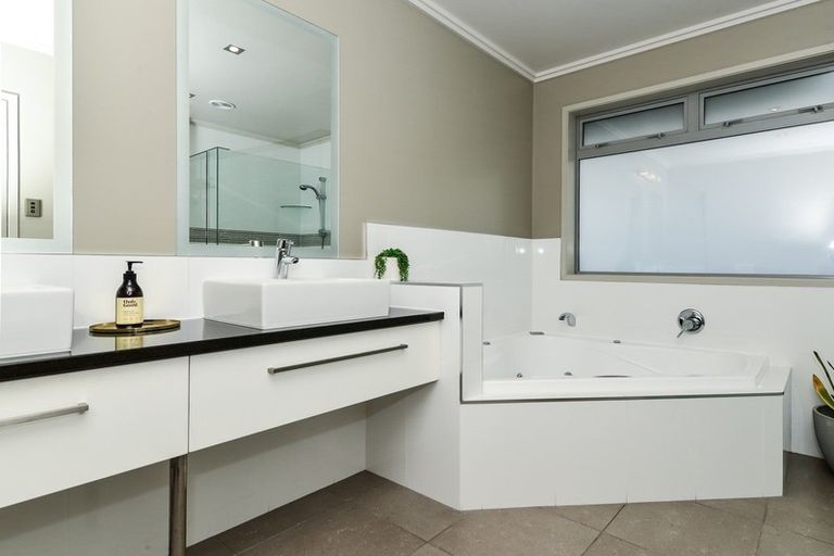 Photo of property in 24 Rhys Avenue, Huntington, Hamilton, 3210