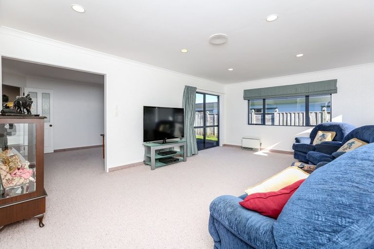 Photo of property in 8 Adam Lile Drive, Highlands Park, New Plymouth, 4312